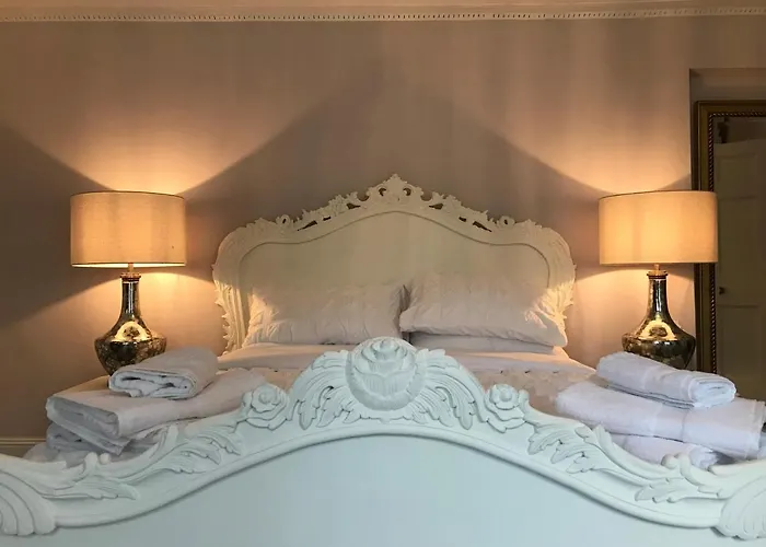 Grand Apartment In Historic Building With Free Parking