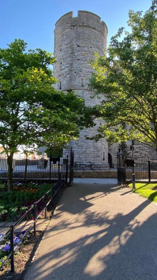 Grand In Historic Building With Free Parking *