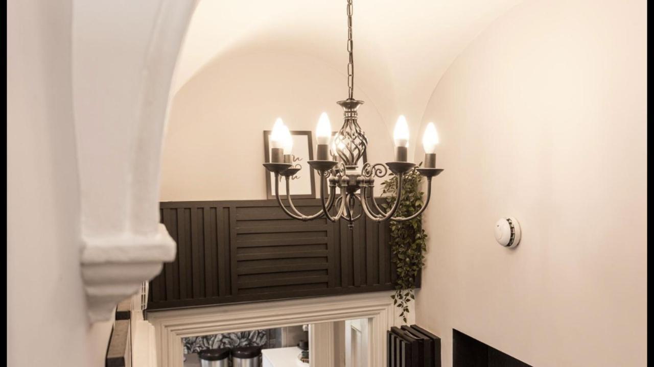 Grand In Historic Building With Free Parking